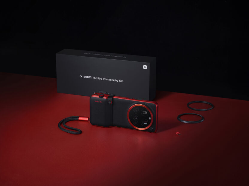 O1G Unboxing image with phone 1