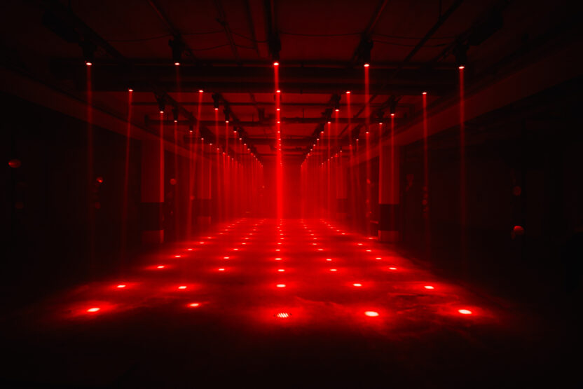 어둠 속 전시장으로 탈바꿈한 베를린 호텔, <더 다크 룸스> 9 The Dark Rooms Hotel 2025 byCarstenBeier 3000px 77
