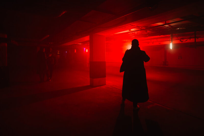 어둠 속 전시장으로 탈바꿈한 베를린 호텔, <더 다크 룸스> 10 The Dark Rooms Hotel 2025 byCarstenBeier 3000px 82