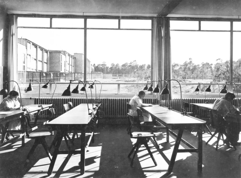 빛의 철학을 잇다, 미드가르드의 새로운 여정 6 reading room dessau photo walter peterhans um 1930