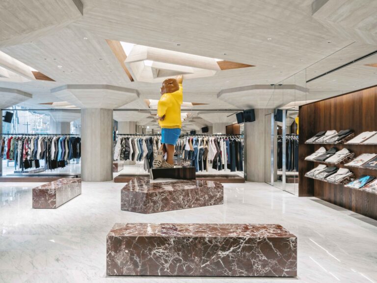 PALACE SKATEBOARDS HONGDAE