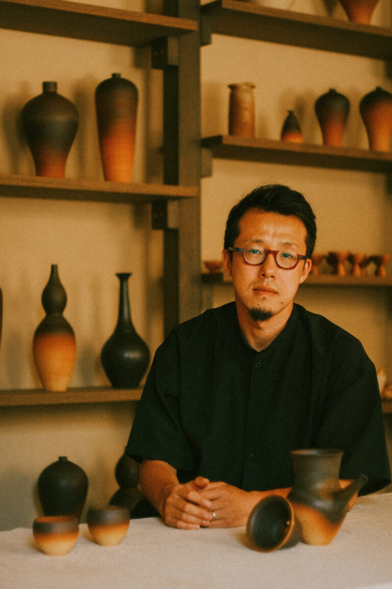 형태 너머의 삶을 빚다, 도예가 롱페이 토세이 왕
