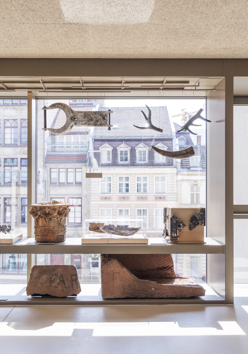 세계 최초의 '살아있는 연구소', 페트리 베를린 8 Schaufenster im PETRI Staatliche Museen zu Berlin Museum fuer Vor und Fruehgeschichte David von Becker II