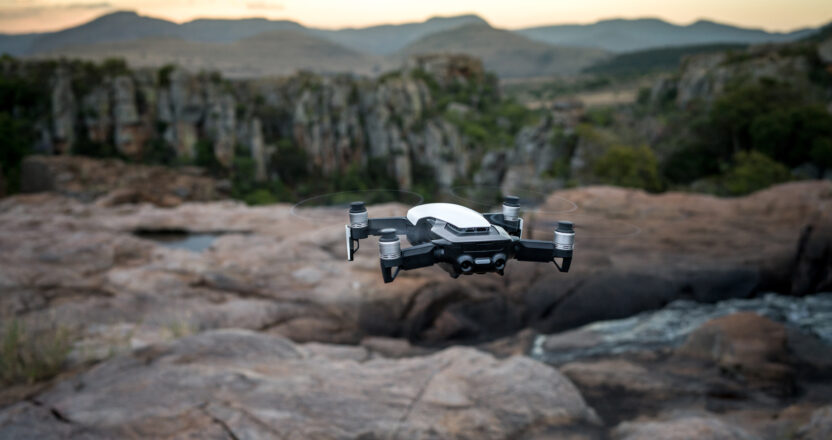 하이테크 디자인을 완성하는 휴머니즘, 리프 X 1 02 MavicAir 04