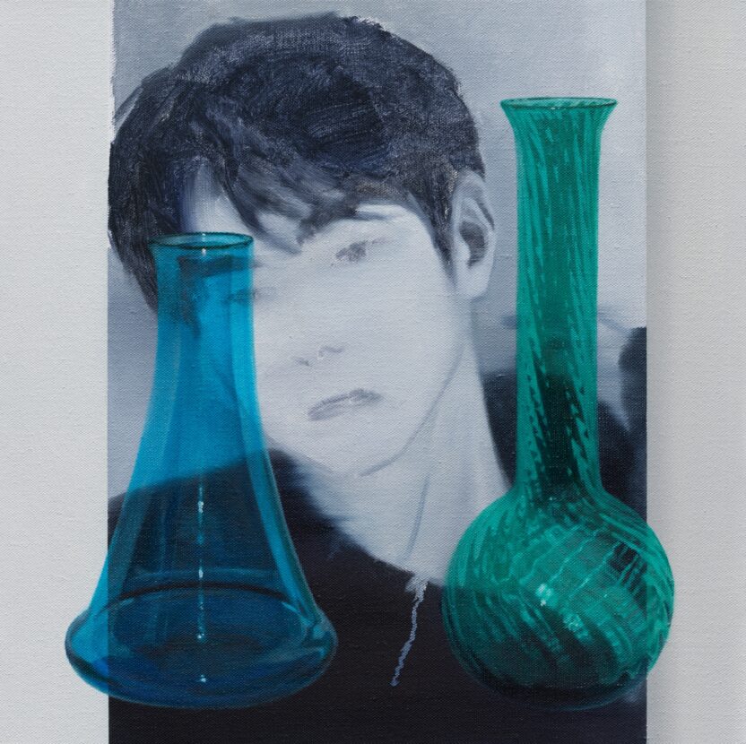 넷플릭스 드라마 <폭싹 속았수다> 속 그 초상화, 김대유 작가의 회화 세계 9 9. Belonging among belongings photo and glass bottle