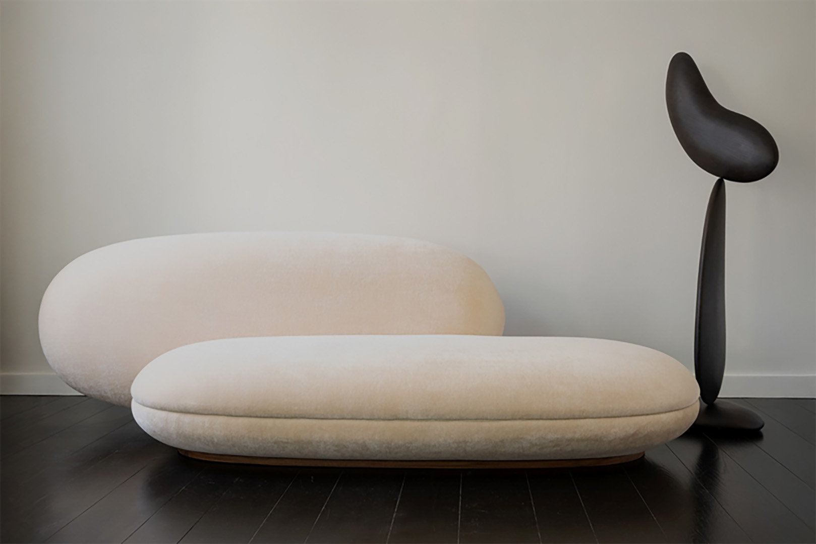 자연과 기하학이 공명하는 오브제, G Collection 4 Pebble Sofa By Gal Gaon 2025 For G Collection PH by Dan Perez