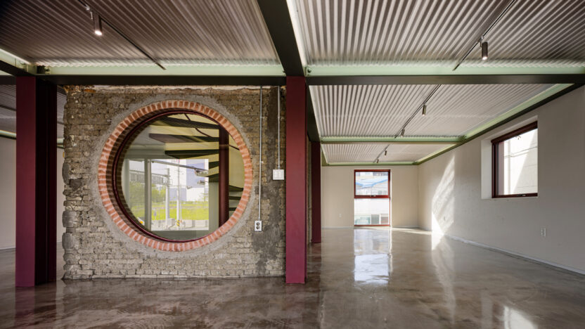 시간의 결을 덧입은 로봇 하우스, 덕우 PCI 사옥 2 20251031 133523