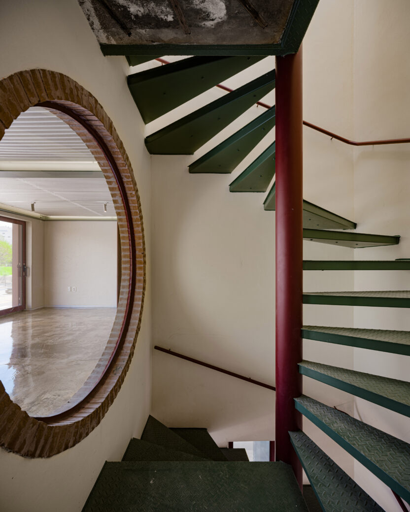 시간의 결을 덧입은 로봇 하우스, 덕우 PCI 사옥 4 20251031 133552