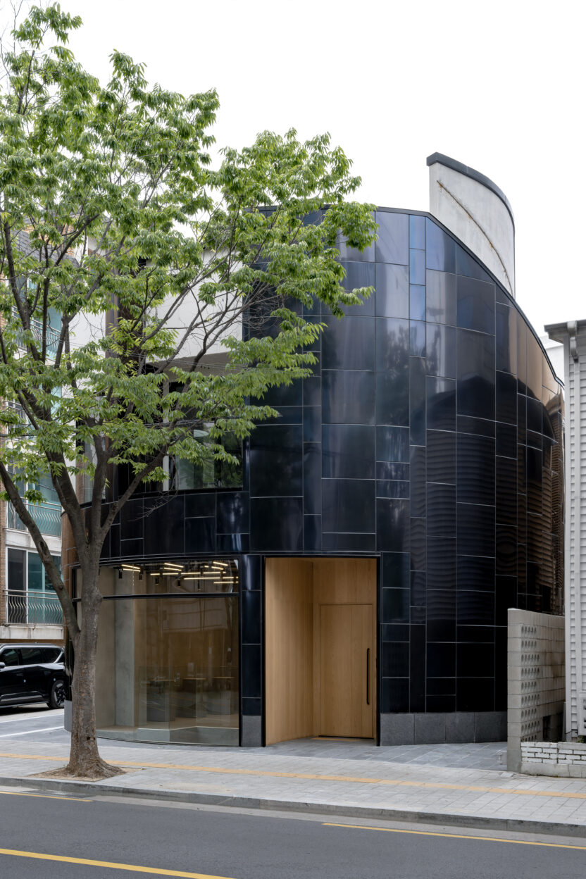 일상으로 들어온 조각 전문 갤러리, 스페이스 톤 ② 1 20251208 152219