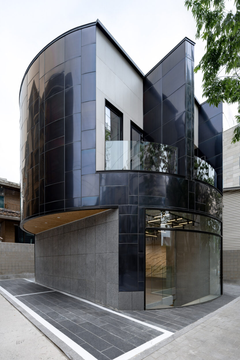 바티칸 김대건 신부 성상 조각가, 한진섭 개인전 ① 3 20251208 161759