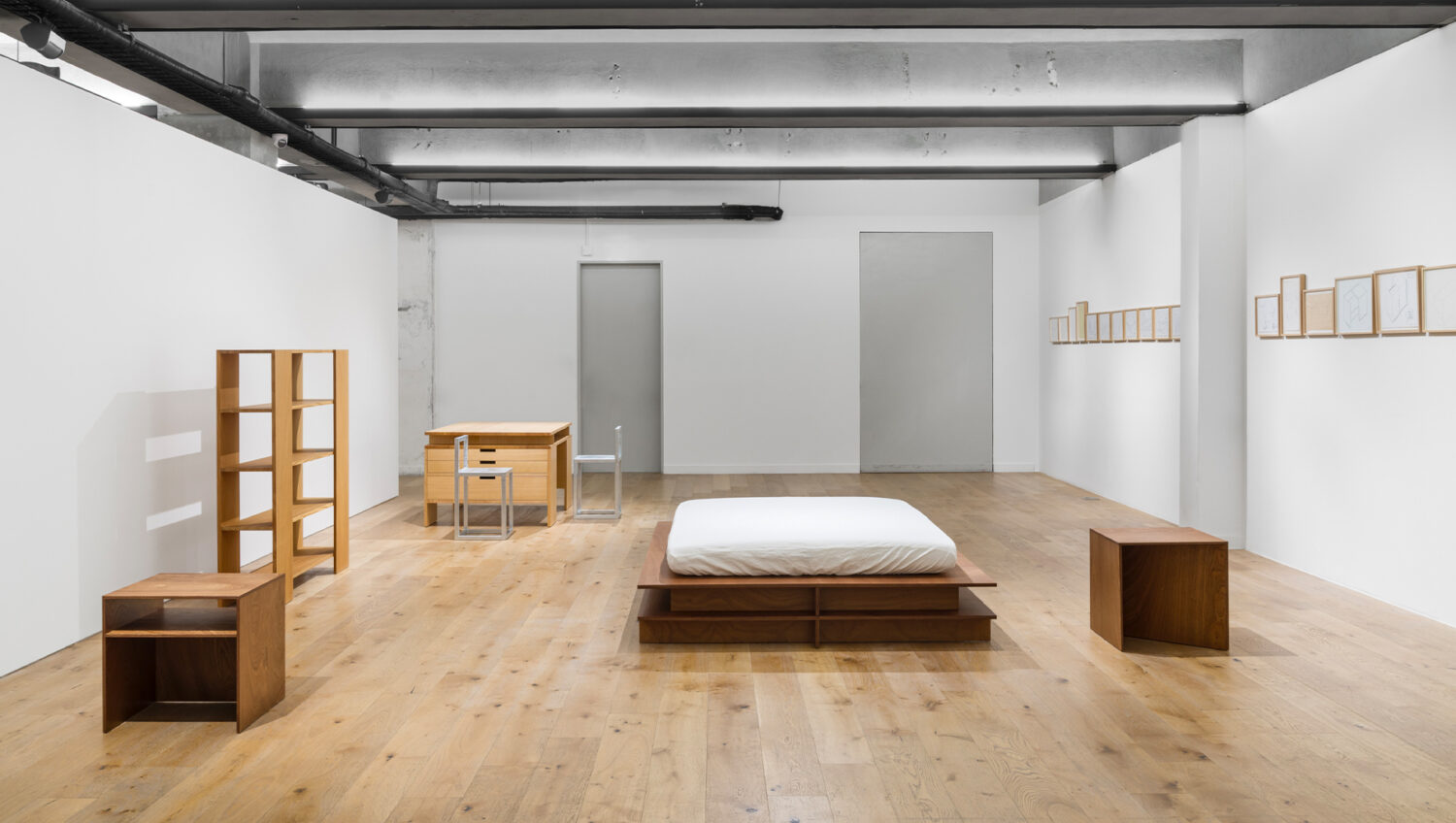 도널드 저드의 가구에 담긴 미니멀리즘