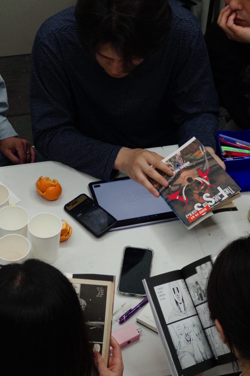 거대한 만화책이 된 폐발전소, 〈다이얼로그 04: 그들에게는 보이지 않아〉 3 20251222 075709