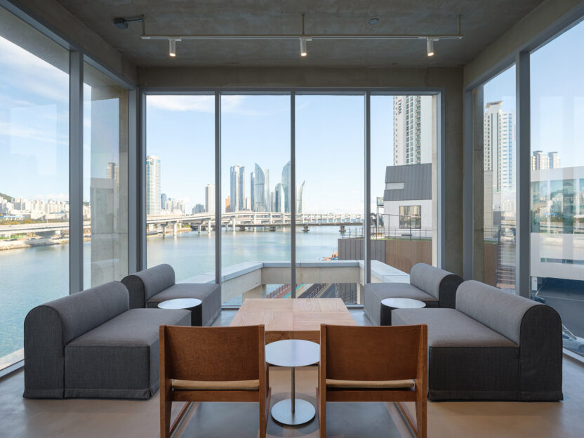 블루보틀 카페에 깃든 환대의 미학 11 BLUE BOTTLE BUSAN 015