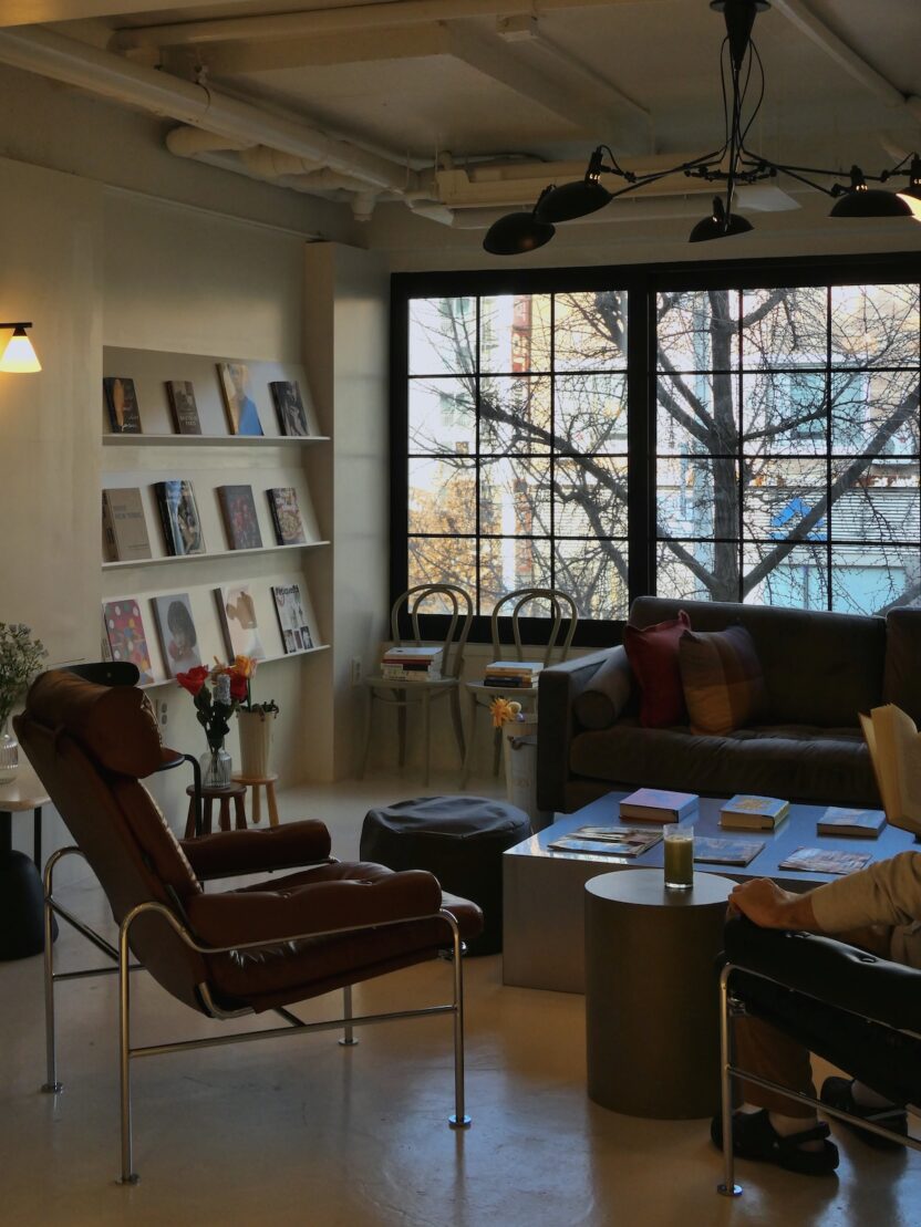 읽는 삶을 제안하는 라이프스타일 공간, 예민함하우스 4 05 7