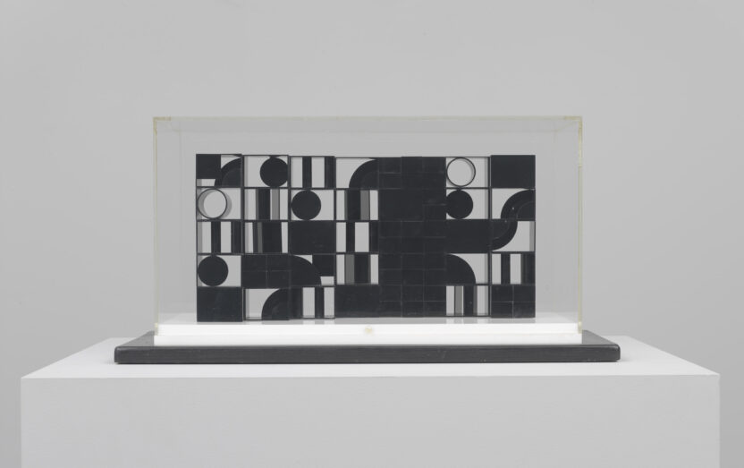 빛과 그림자로 지은 검은색 궁전, 루이스 네벨슨의 환상 세계 2 1.raw