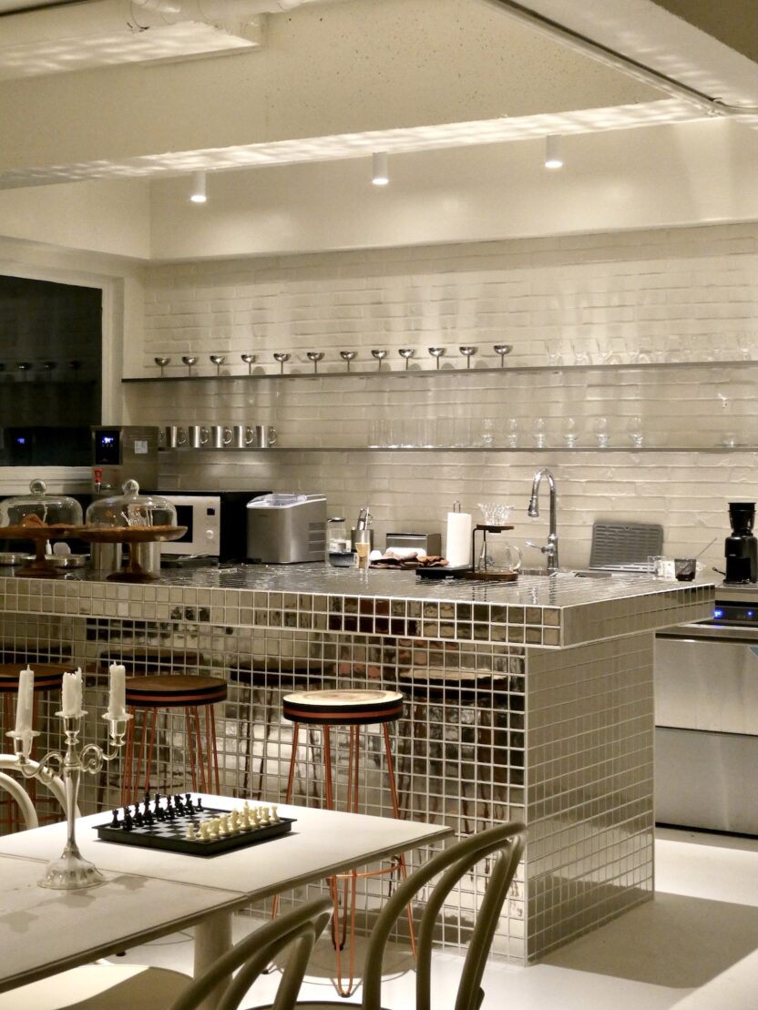 읽는 삶을 제안하는 라이프스타일 공간, 예민함하우스 9 10 18