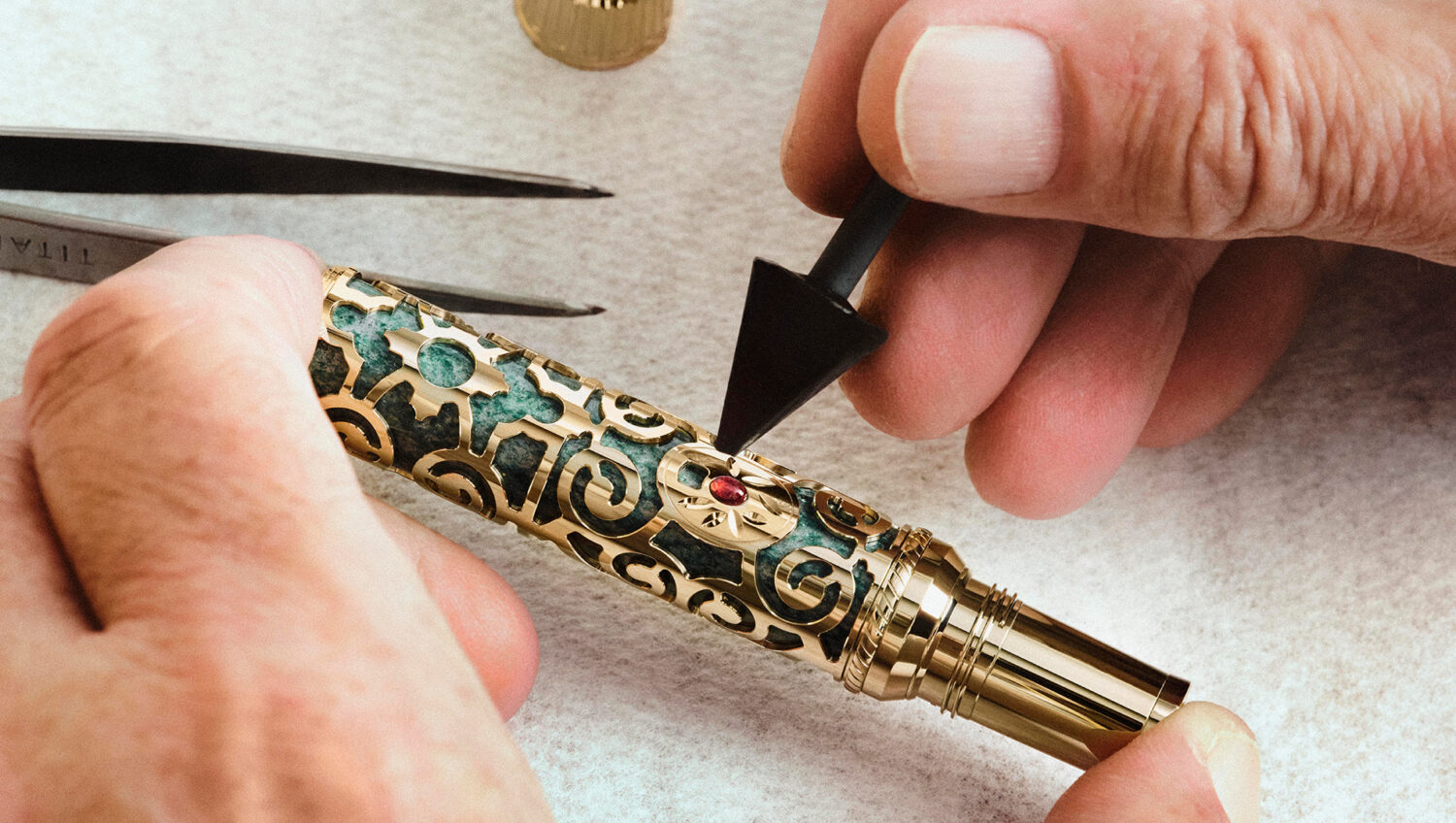 [위클리 디자인] 장인 정신으로 쌓아 올린 브랜드의 헤리티지