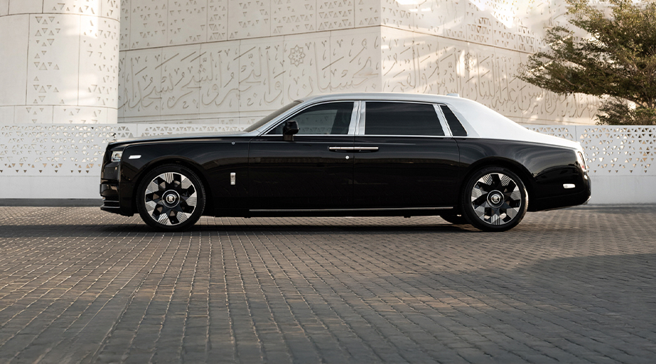 사막의 궁전을 보닛 위에 새기다, 롤스로이스 팬텀 아라베스크