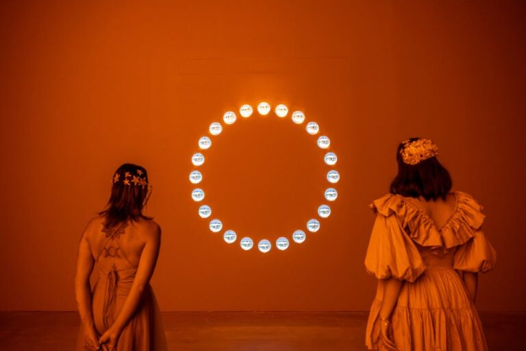 빛의 현재를 체험할 수 있는 몰입형 전시, 올라퍼 엘리아슨 개인전