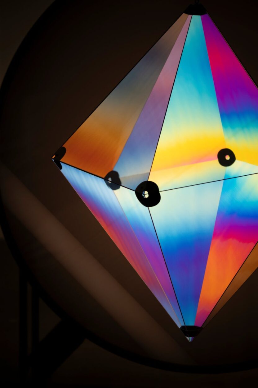 빛의 현재를 체험할 수 있는 몰입형 전시, 올라퍼 엘리아슨 개인전 9 9 9