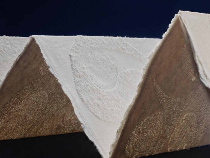 도서관에서 열린 페이퍼 아트 전시 7 7 4