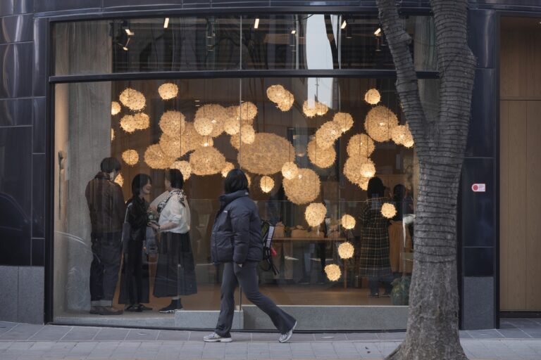 콘크리트 속 한지의 온기, 고소미 