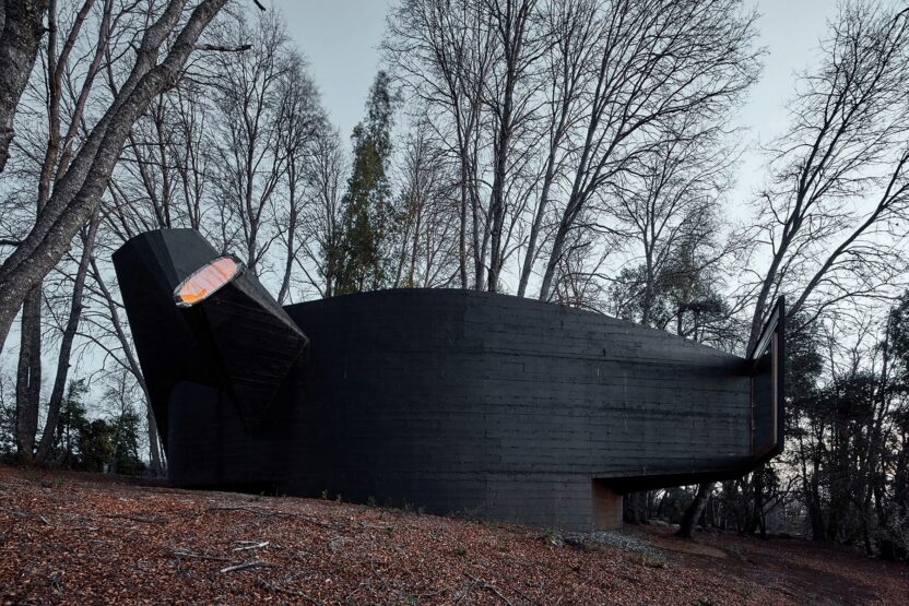 resize House for the Poem of the Right Angle 4